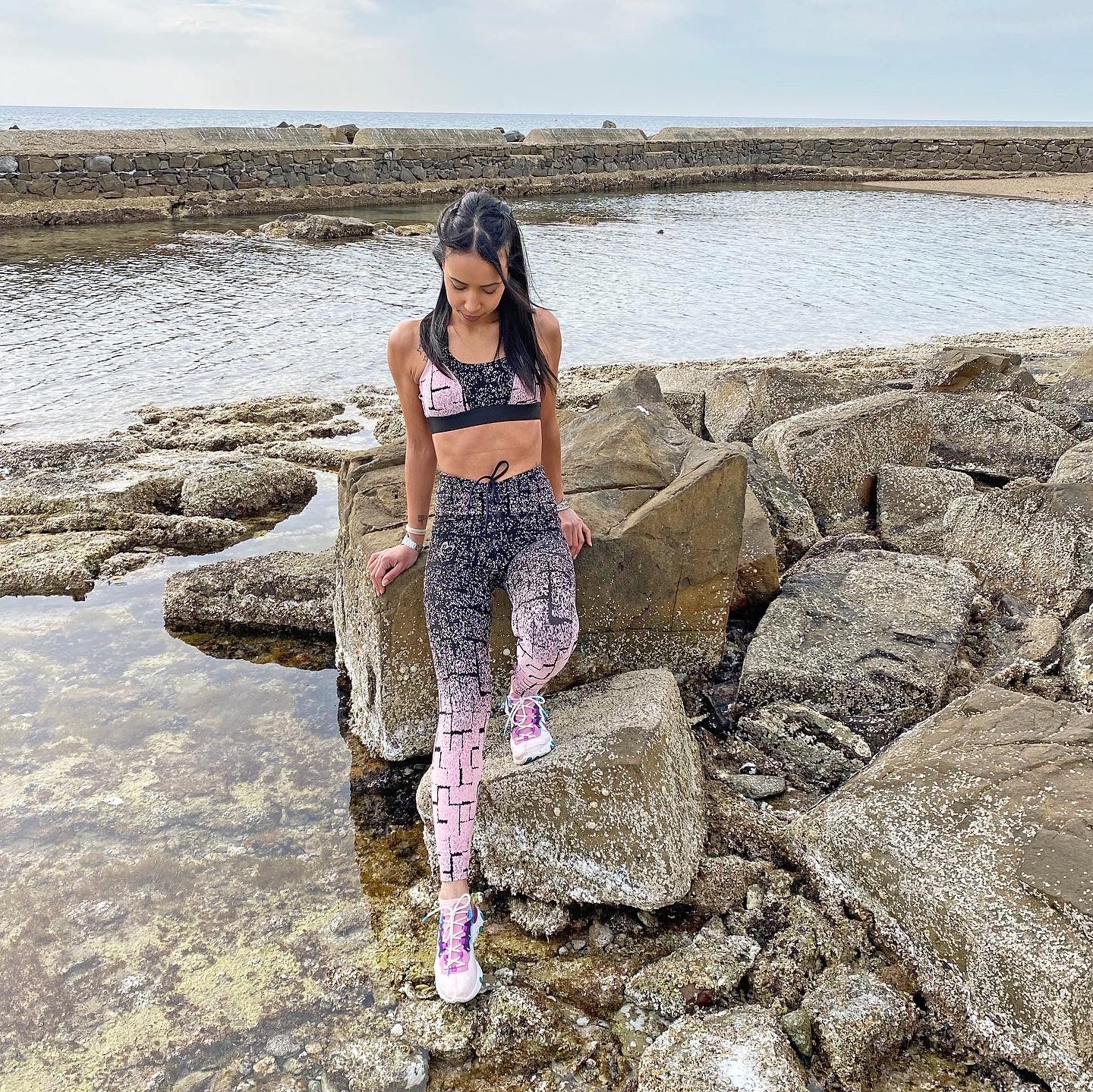 Top nero e rosa sfumato