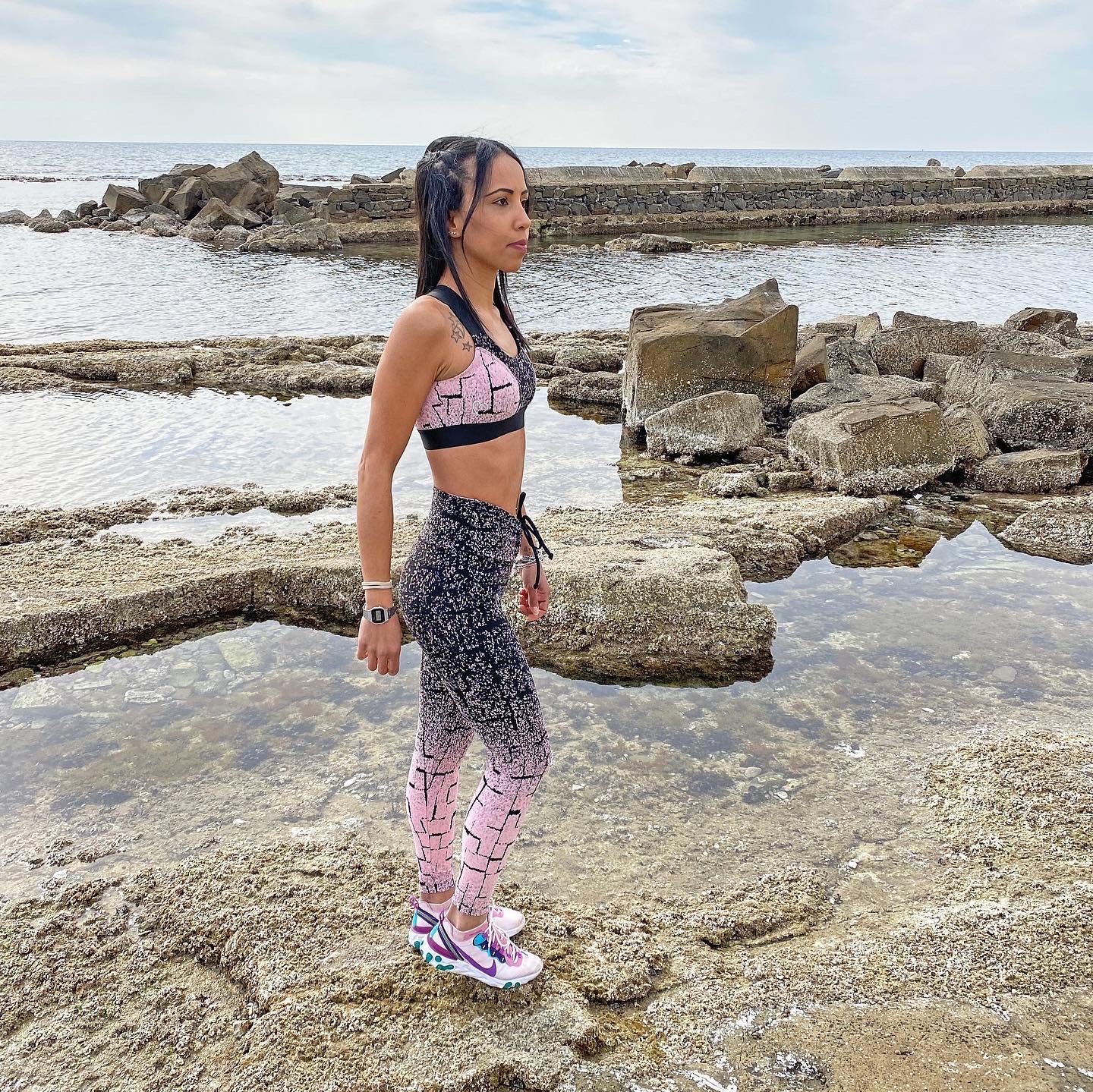 Top nero e rosa sfumato