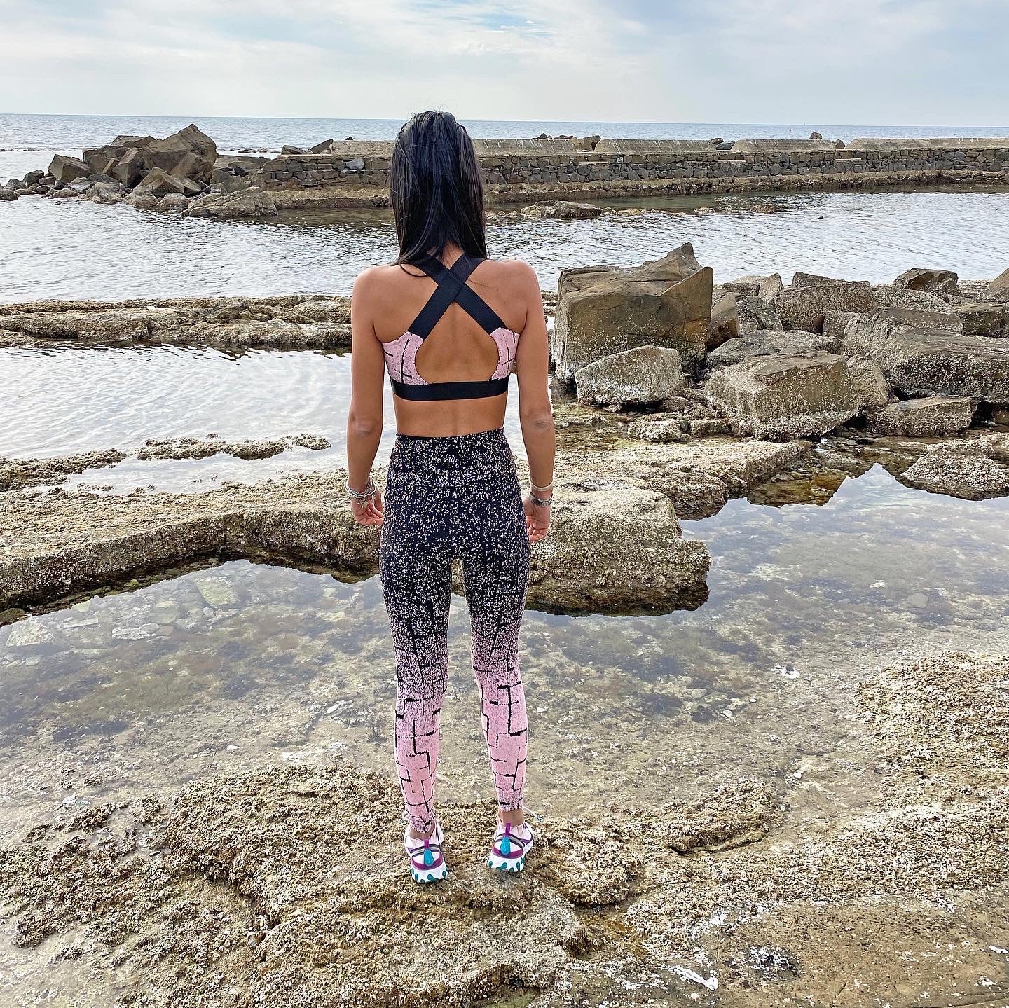 Top nero e rosa sfumato